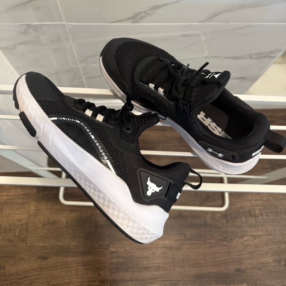 Under Armour Project Rock ladies shoes. Sz 8, EUC clean inside & out! Blck/white